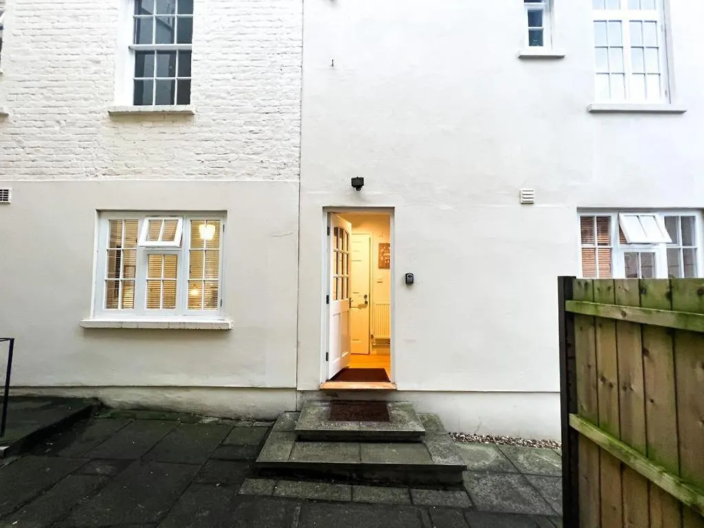 Suitely - Berkeley Apartments Cheltenham